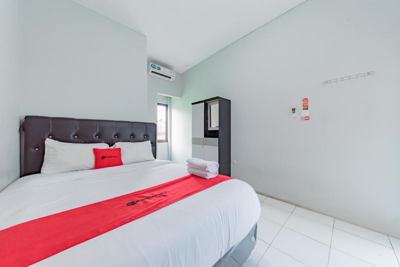 Reddoorz Syariah Near Rs Hermina Sukabumi Exterior foto