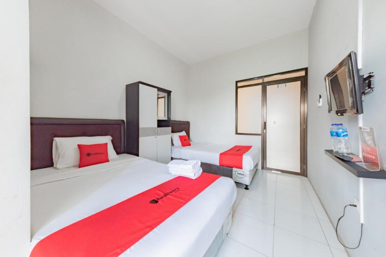 Reddoorz Syariah Near Rs Hermina Sukabumi Exterior foto